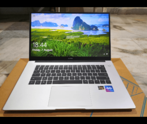 Honor MagicBook 15 - A MacBook Killer with Ryzen 5 ? - Review